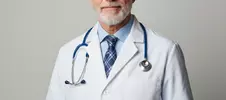 доктор в белом халате